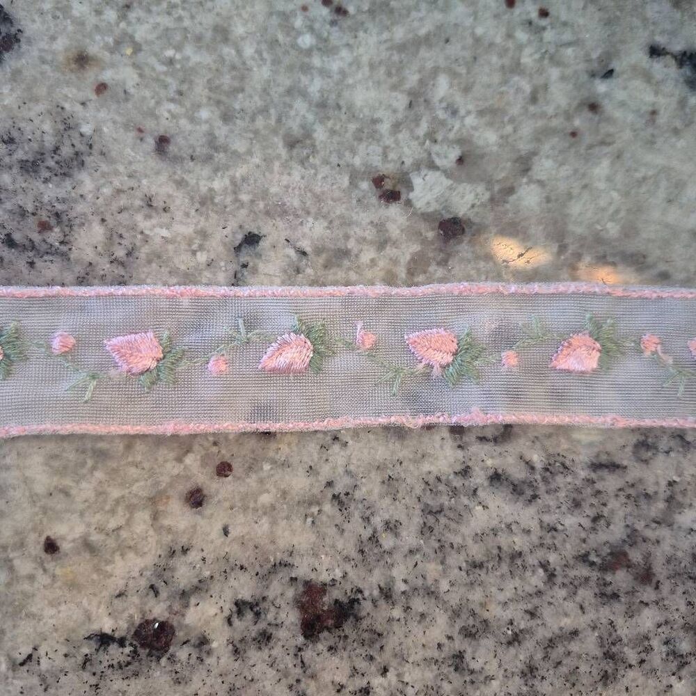 Lace, White & Pale Pink Nylon Rosebud Insert 1" x 3 yds